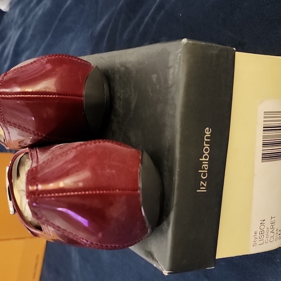 Patent leather Liz Claiborne flats - Picture 3 of 4